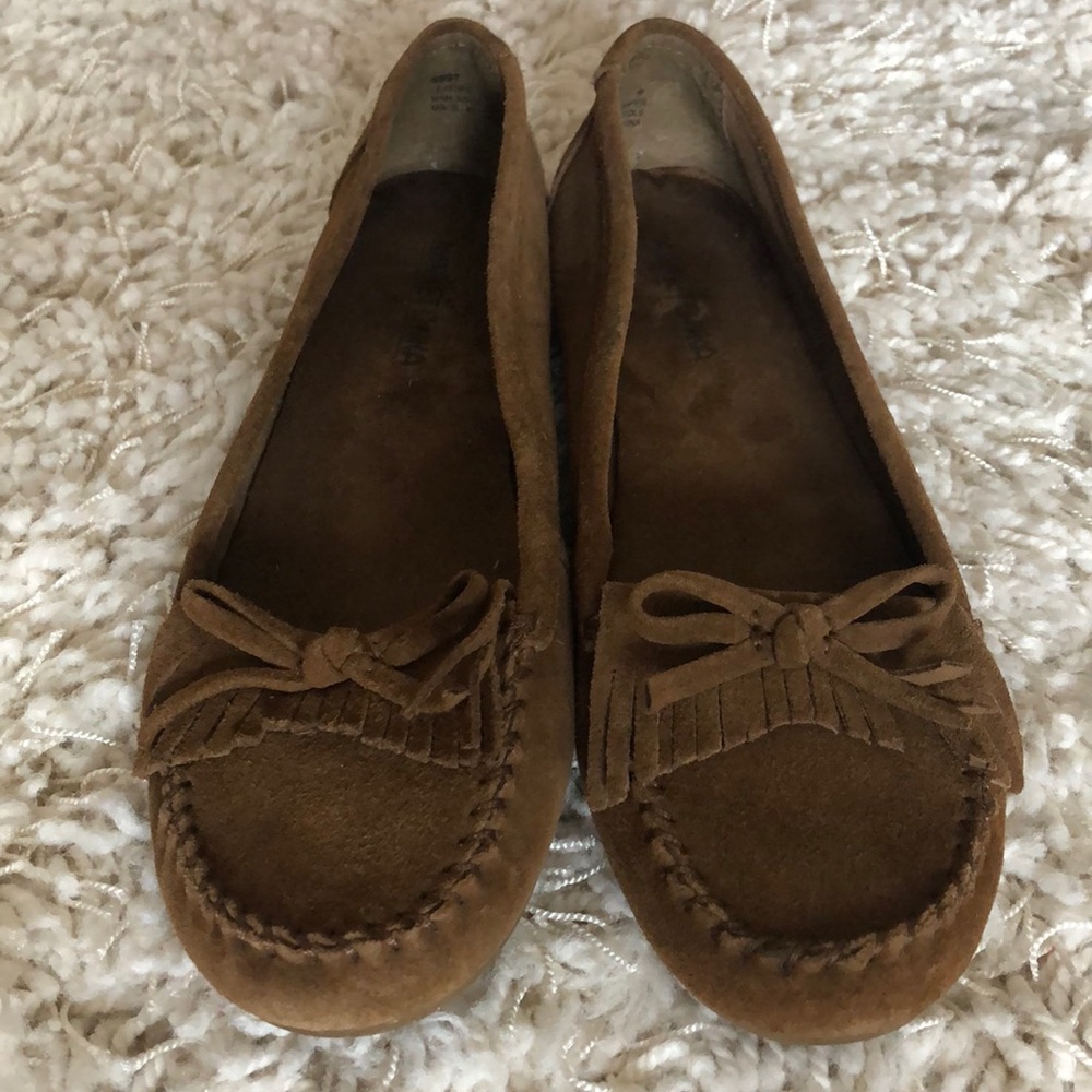 MINNETONKA Brown Fringe Moccasins
